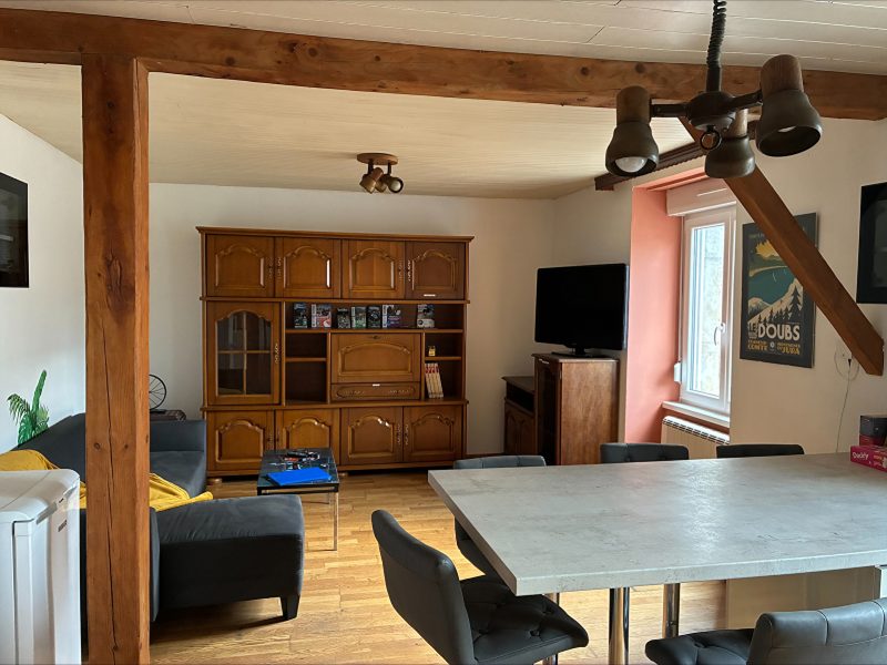 Le coin salon et la table